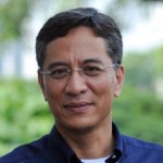 KUALA LUMPUR, 5 Mei -- Calon Barisan Nasional (BN) Parlimen P118 Setiawangsa, Datuk Ahmad Fauzi Zahari bersama isteri, Datin Natila Ahmad menunjukkan jari yang dicalit dakwat kekal selepas mengundi di Sekolah Menengah Kebangsaan ( P ) Air Panas di sini, hari ini.
Parlimen Setiawangsa menyaksikan pertandingan satu lawan satu antara Ahmad Fauzi Zahari (BN) dan Ibrahim Yaacob (PKR) pada Pilihan Raya Umum ke-13.
-- fotoBERNAMA (2013) HAKCIPTA TERPELIHARA
